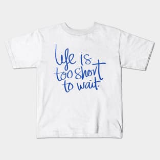 life is too short to wait Design Kids T-Shirt